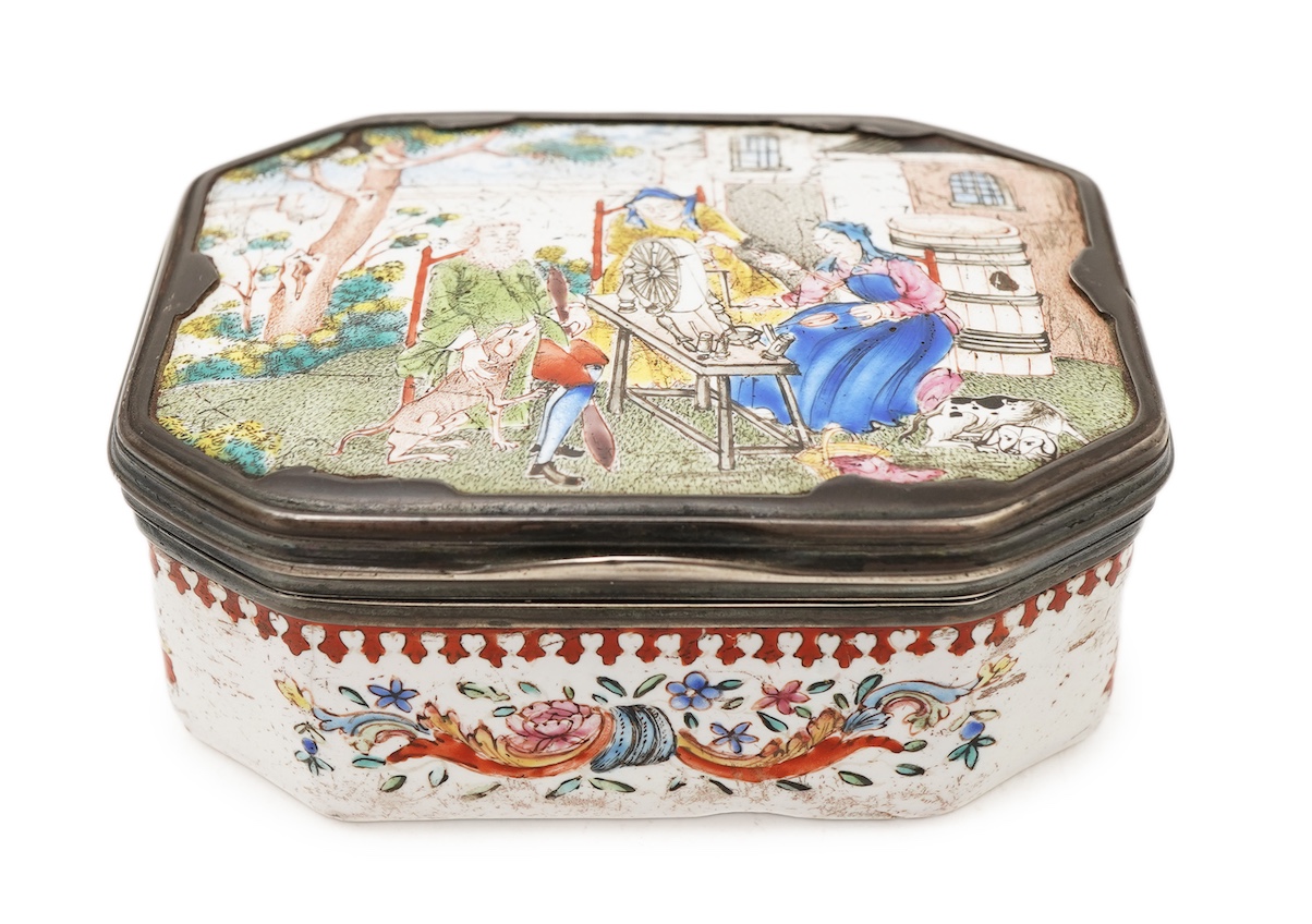 A Chinese Guangzhou enamel European subject snuff box, 18th century
